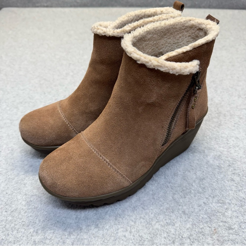 Skechers Tan Ankle Booties with Faux Fur Lining